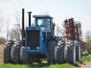 Farm tractor with many large tires